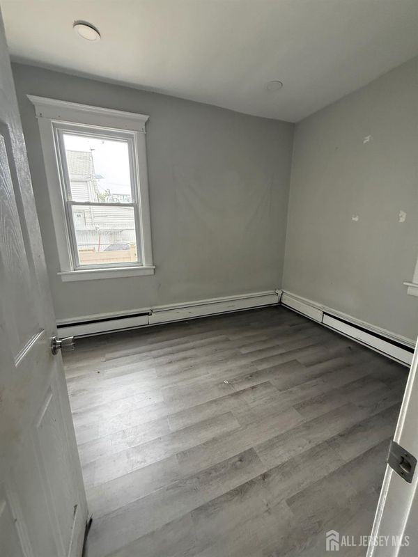 180 Brighton Ave - Photo 6 of 7