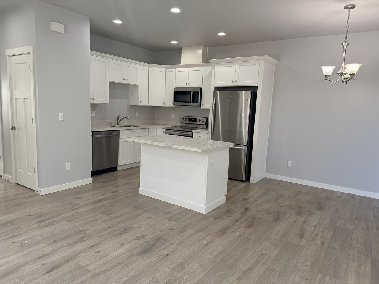 211 123rd Street South - Photo 4 of 20