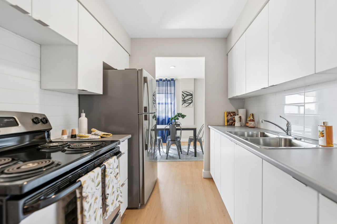 1577 Lawrence Avenue West - Photo 4 of 15