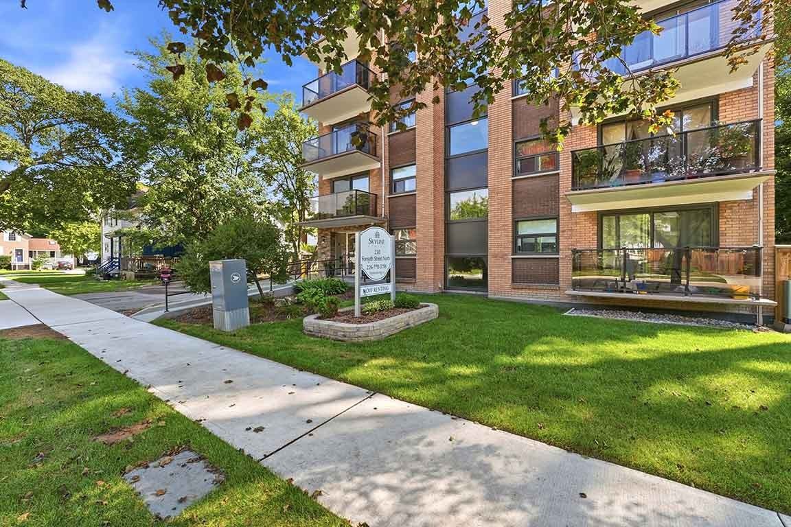 Embassy Tower Apartments - Photo 2 of 25