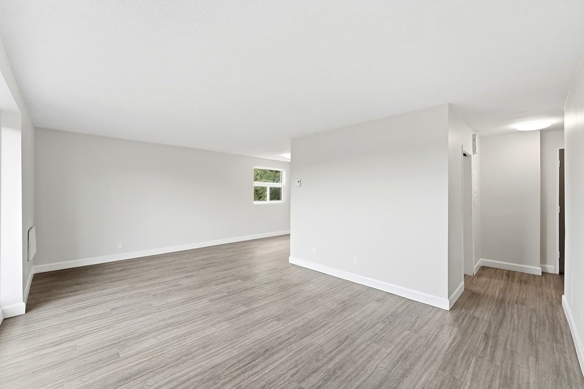 Embassy Tower Apartments - Photo 5 of 25