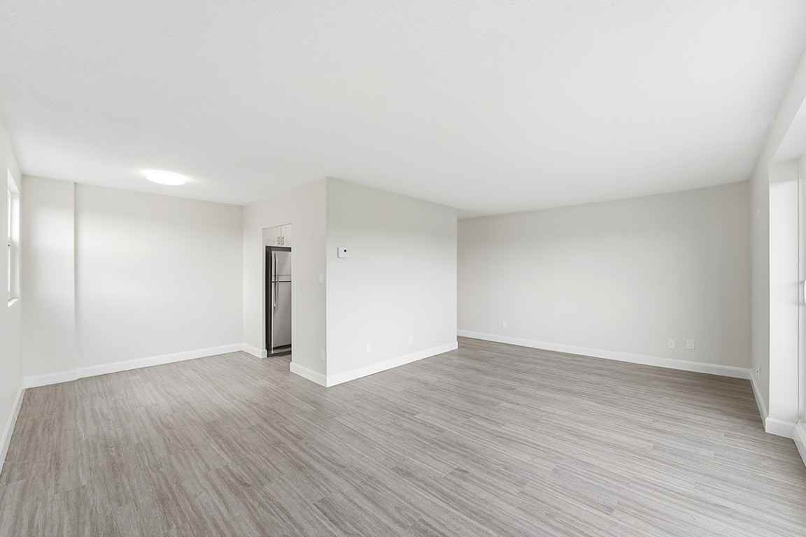 Embassy Tower Apartments - Photo 6 of 25