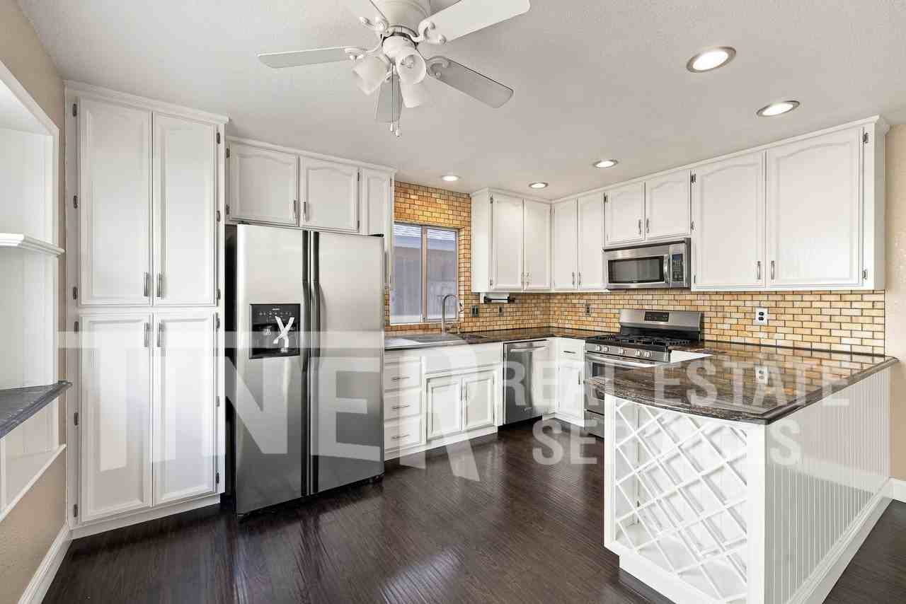 6705 Palmtree Ct - Photo 4 of 29