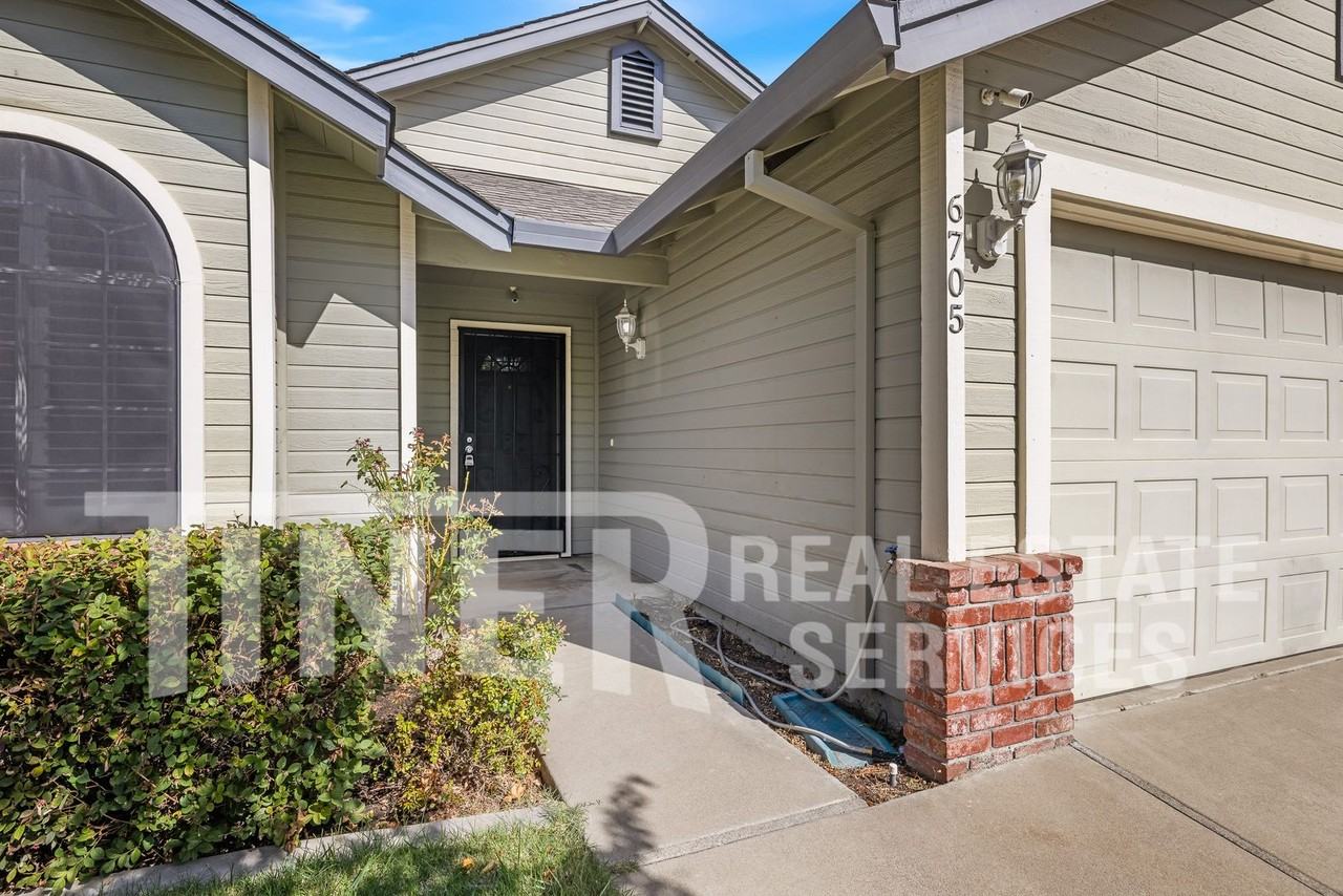 6705 Palmtree Ct - Photo 6 of 29
