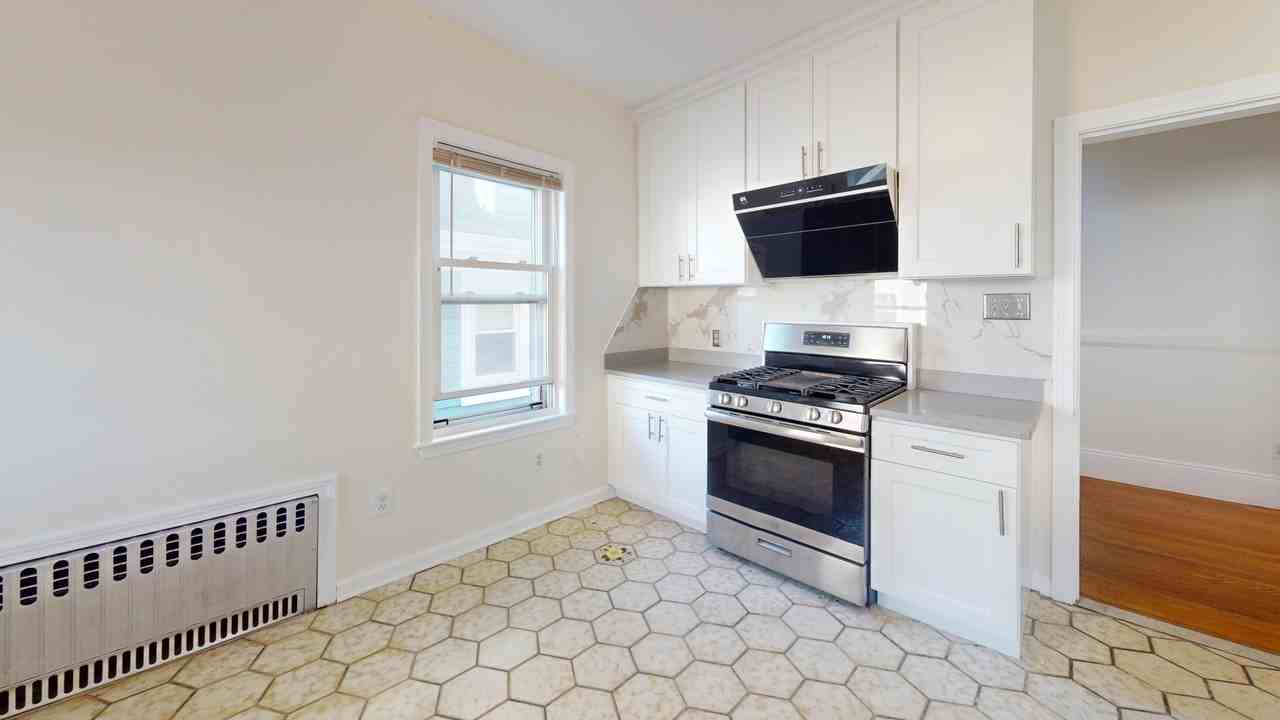 81 Bellevue Ave - Photo 4 of 19