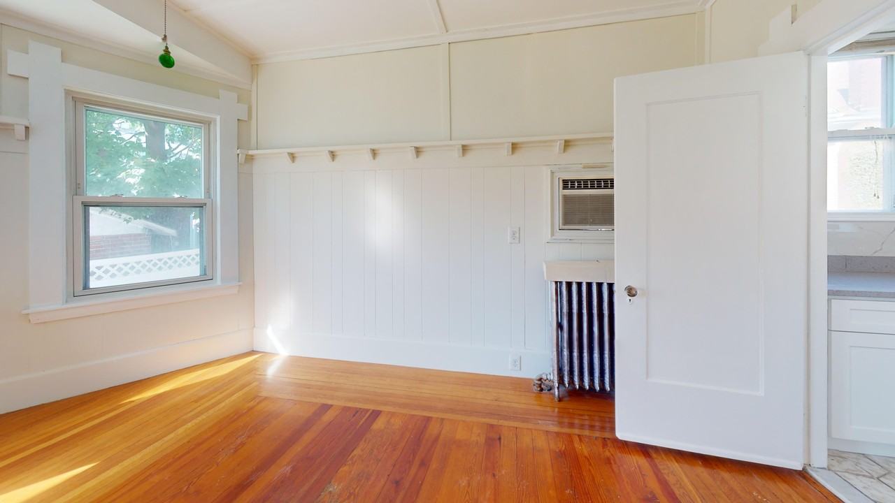 81 Bellevue Ave - Photo 7 of 19