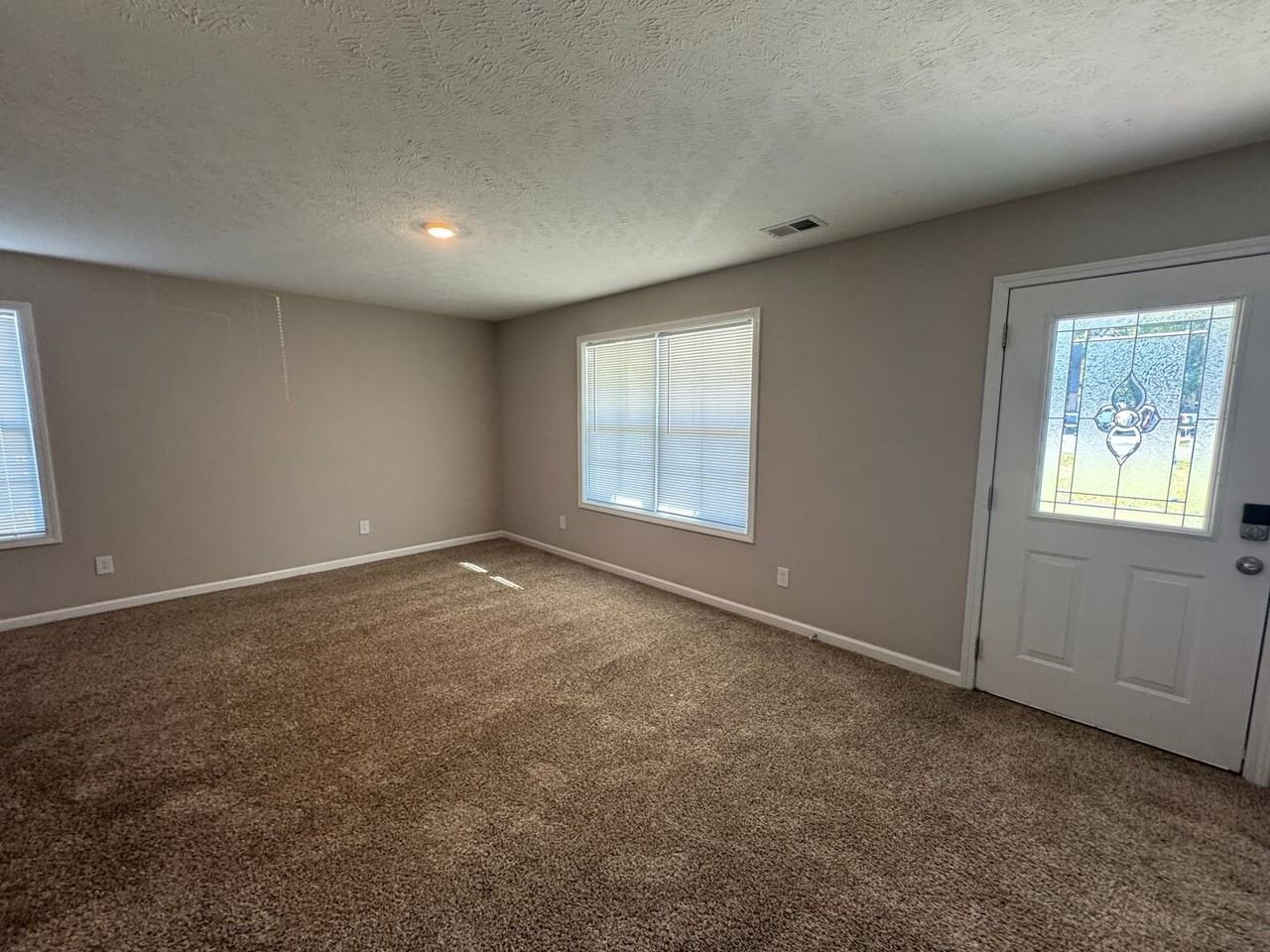 220 Tarrytown Dr - Photo 4 of 25