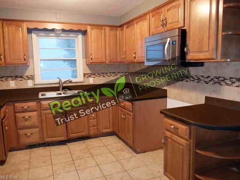 2332 N Taylor Rd - Photo 4 of 18