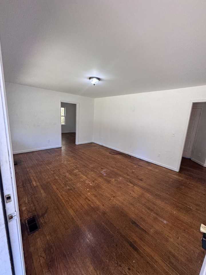 1997 Knightsbridge Rd - Photo 3 of 8