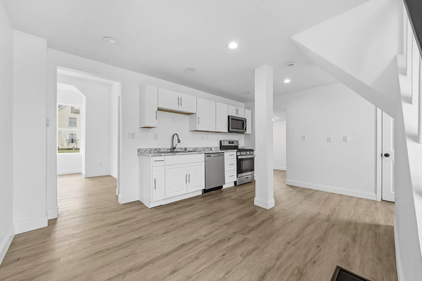 216 E Walton St #NA - Photo 5 of 9