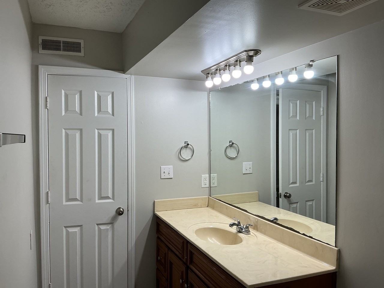 33 Gillman Lane #5 - Photo 5 of 7