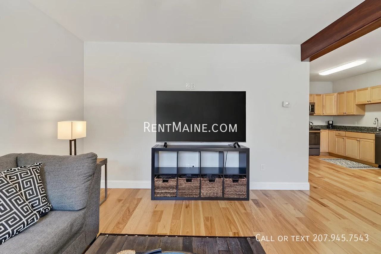 181 Center St - Photo 4 of 32