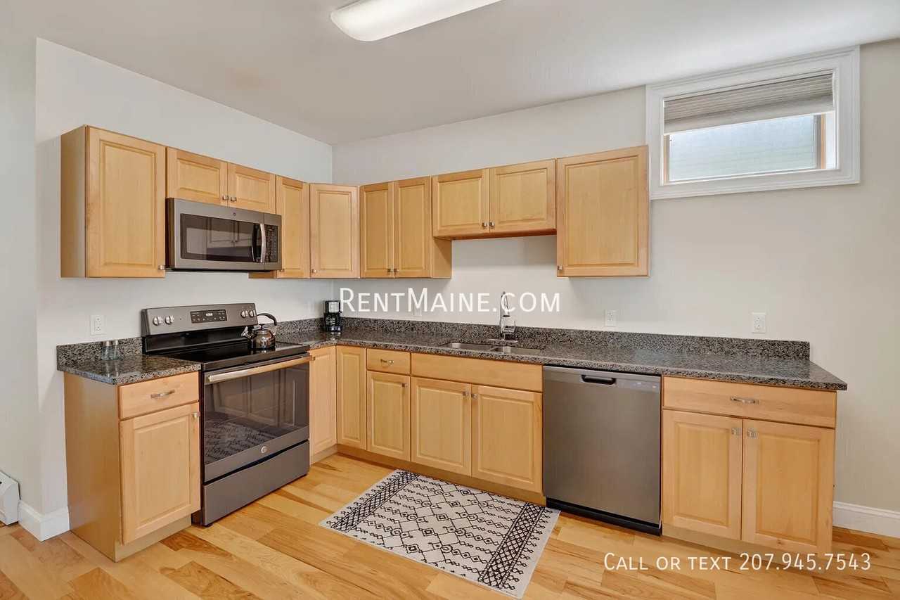 181 Center St - Photo 5 of 32