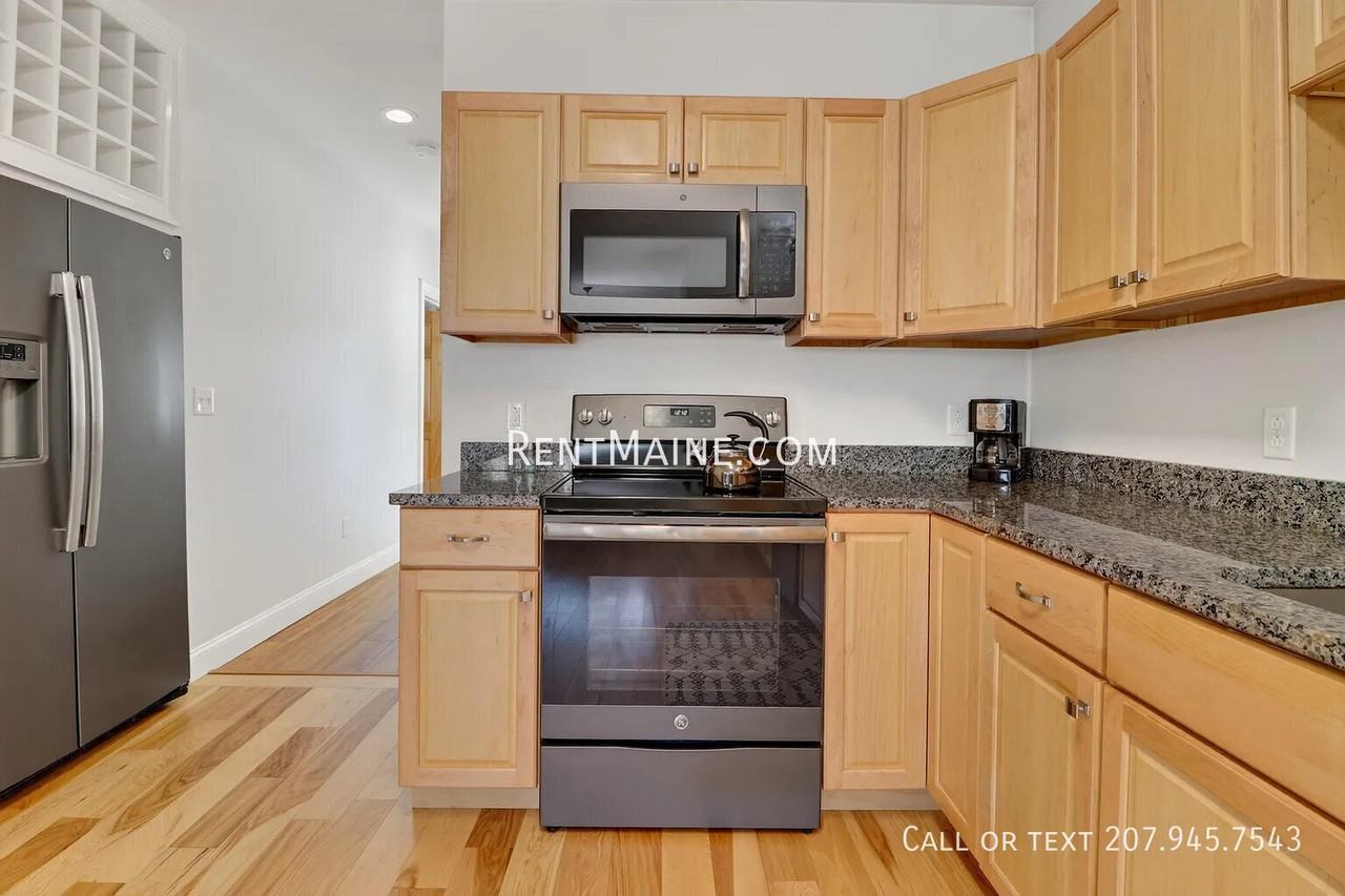 181 Center St - Photo 6 of 32