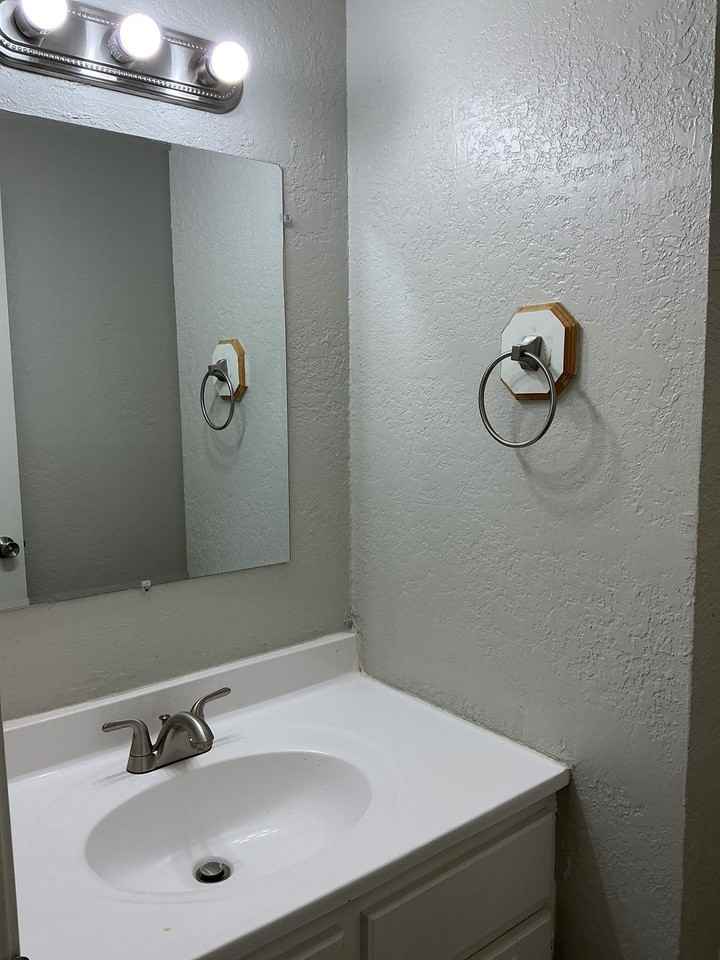 46 Camelot Cove - Photo 4 of 10
