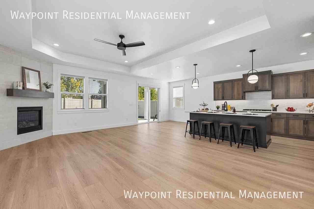 2330 E Monhegan Dr - Photo 4 of 40