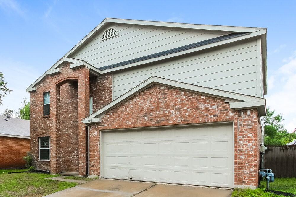1104 Beechwood Dr - Photo 4 of 20