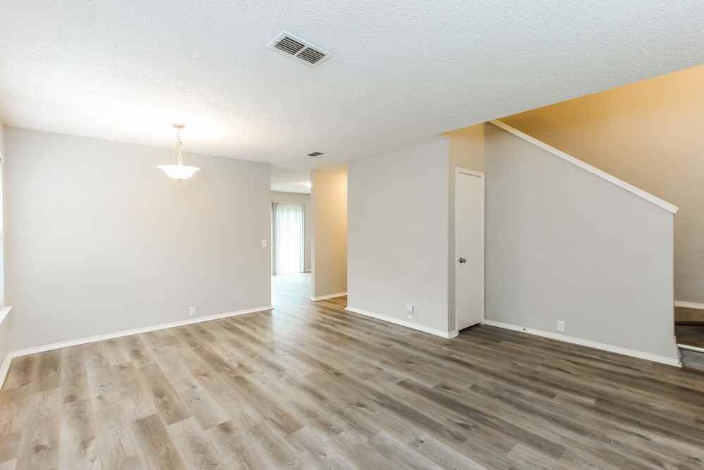 1104 Beechwood Dr - Photo 6 of 20