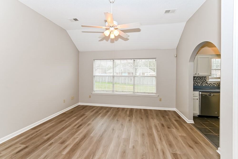 9908 Morgan Manor Dr - Photo 5 of 17