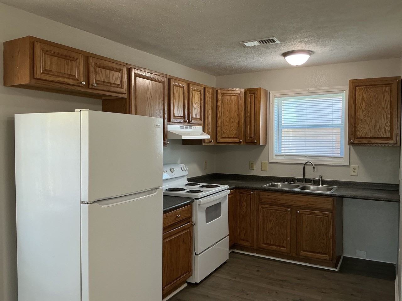 1141 Cynthia Circle - Photo 2 of 8