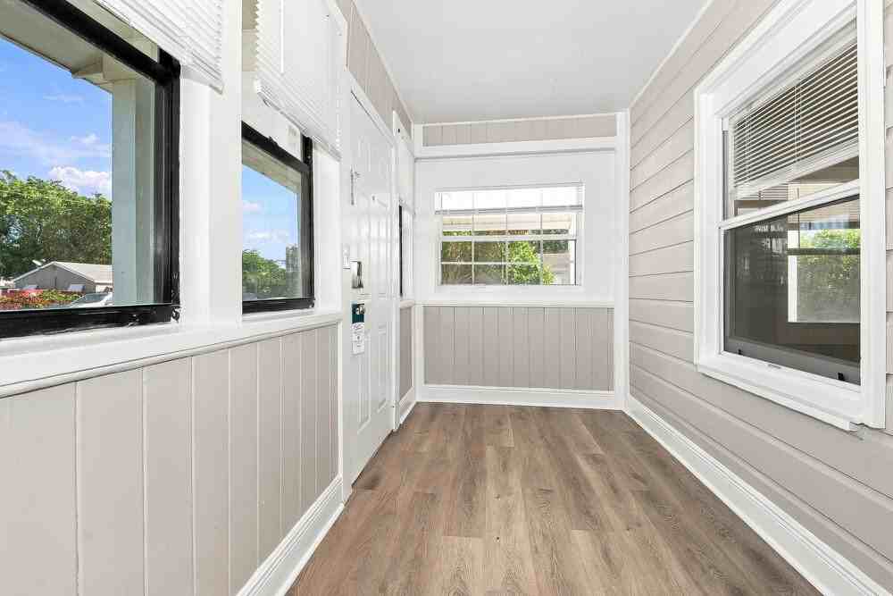 720 51st St - Photo 3 of 16