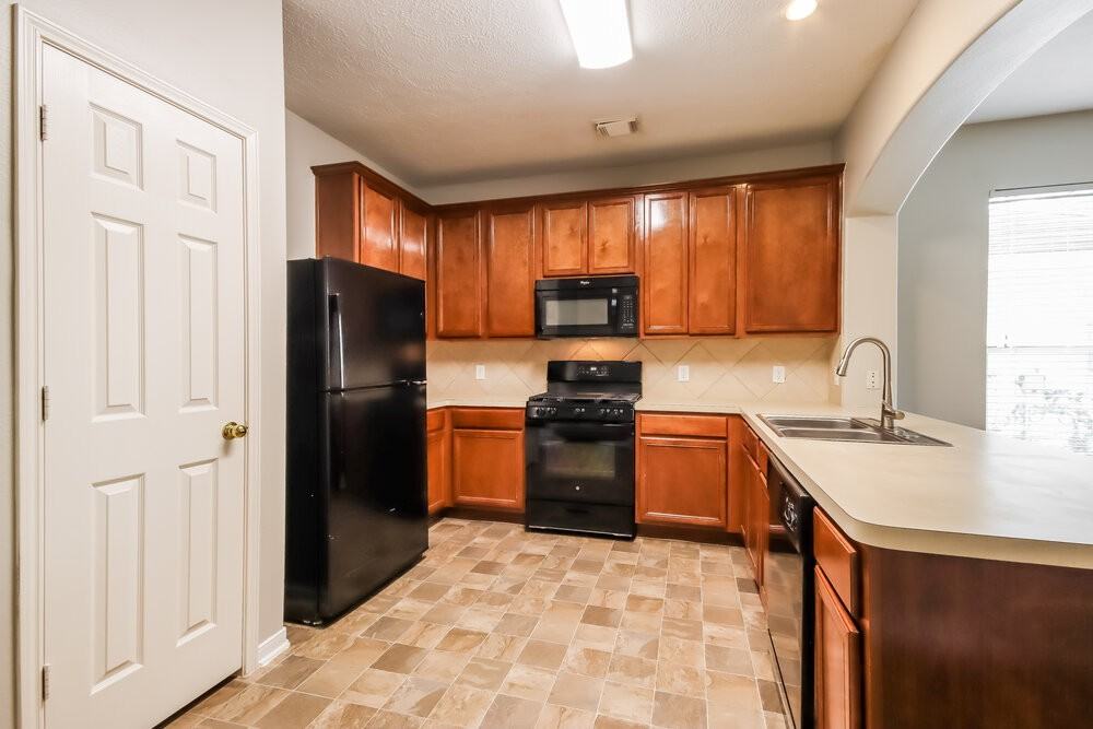 21131 Field House Ct - Photo 7 of 17