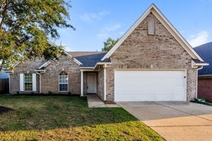 featured image of 1923 Clairmont Dr