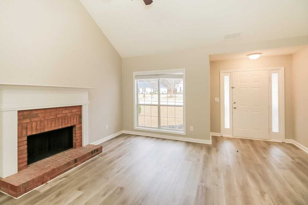 1005 Vineyard Walk - Photo 4 of 16