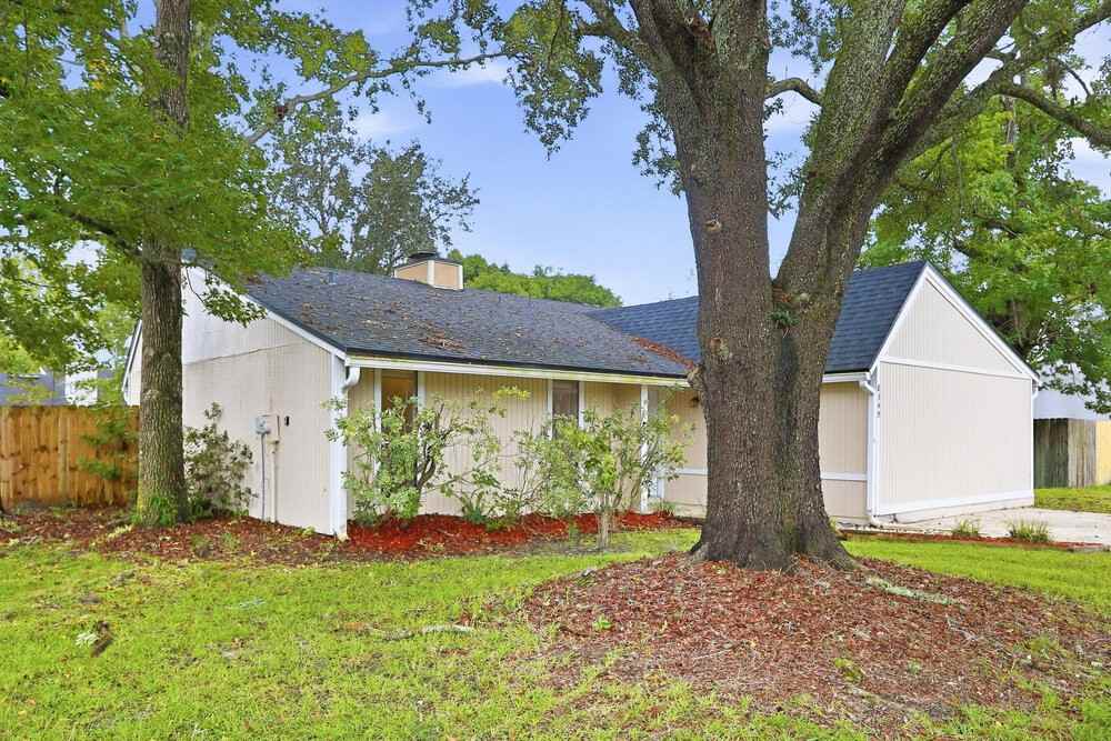8349 Candlewood Dr W - Photo 3 of 16