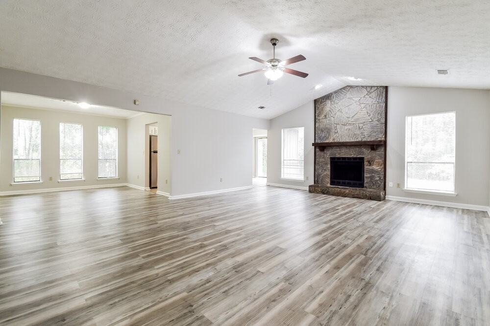 5360 Biffle Ln - Photo 4 of 16