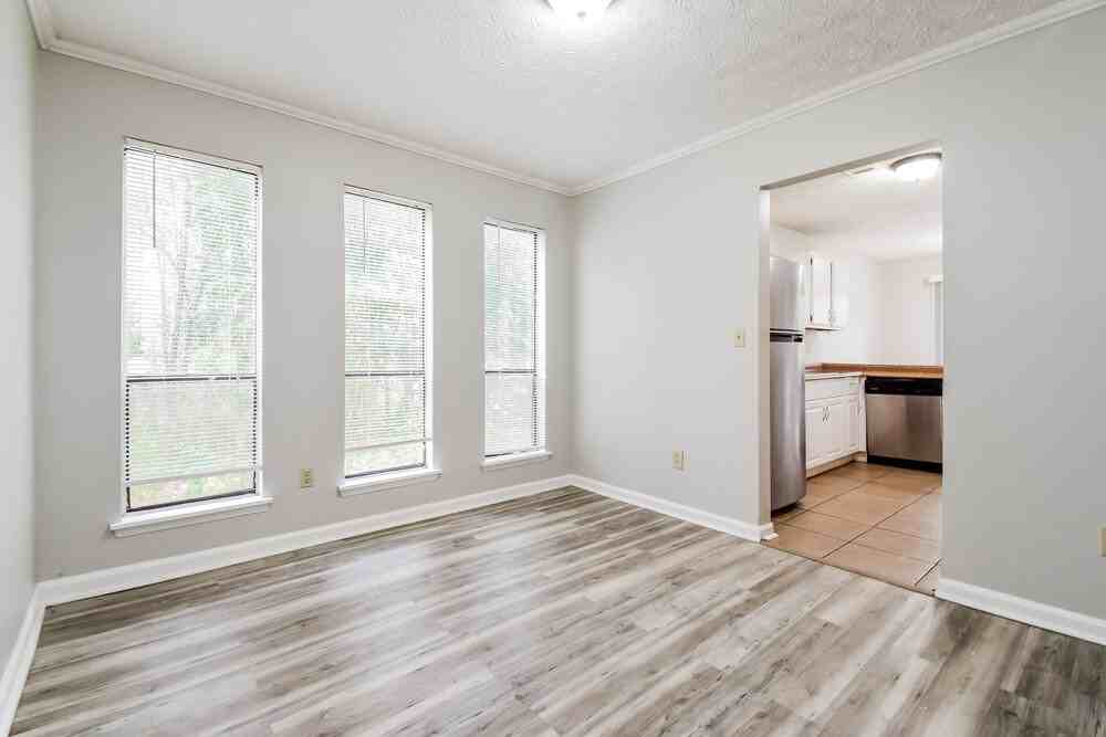 5360 Biffle Ln - Photo 5 of 16