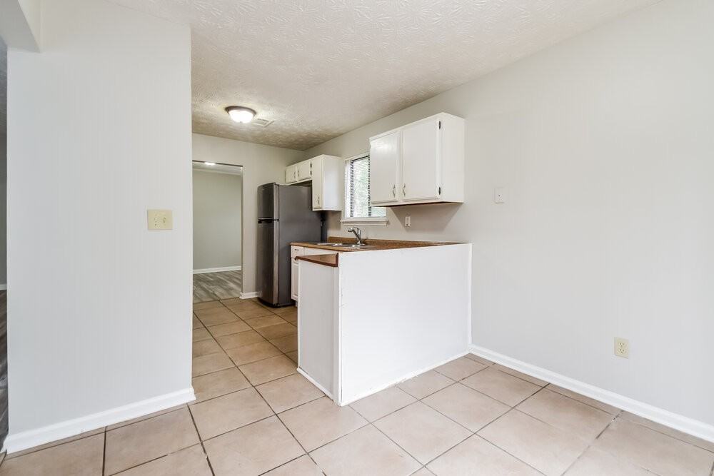 5360 Biffle Ln - Photo 7 of 16
