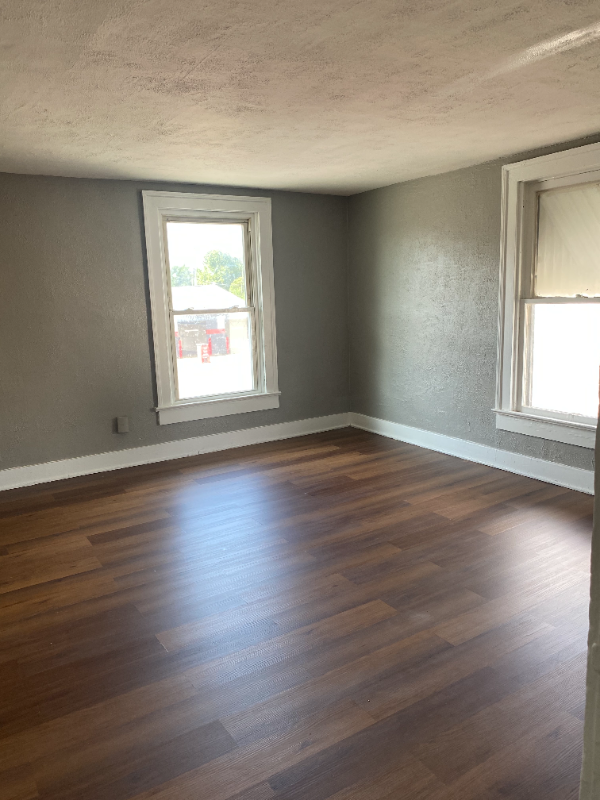 1582 E Main St #3 - Photo 3 of 4