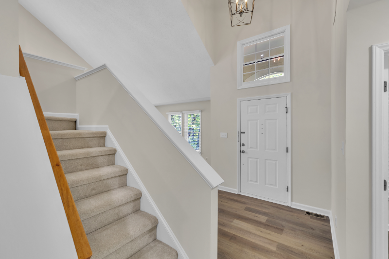102 Cove Creek Dr - Photo 4 of 36