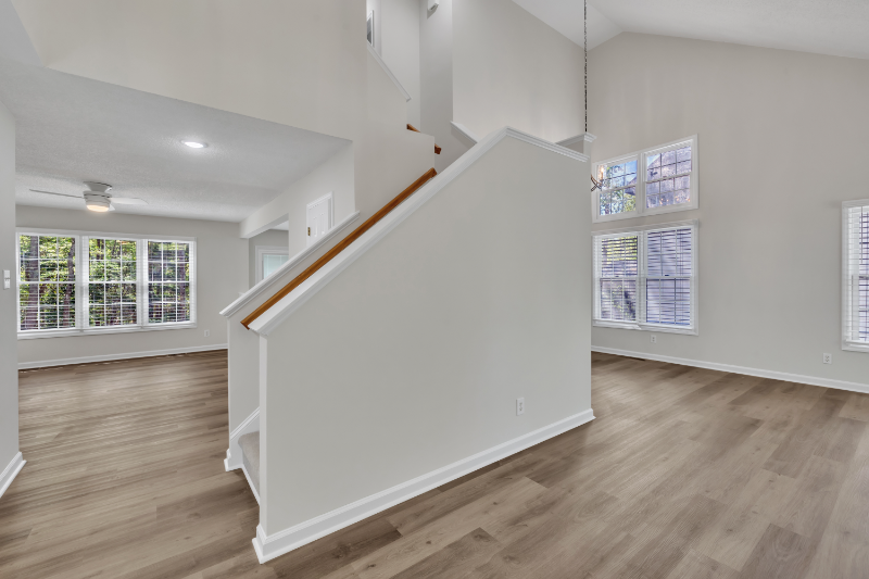 102 Cove Creek Dr - Photo 5 of 36