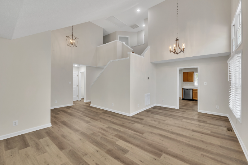 102 Cove Creek Dr - Photo 6 of 36