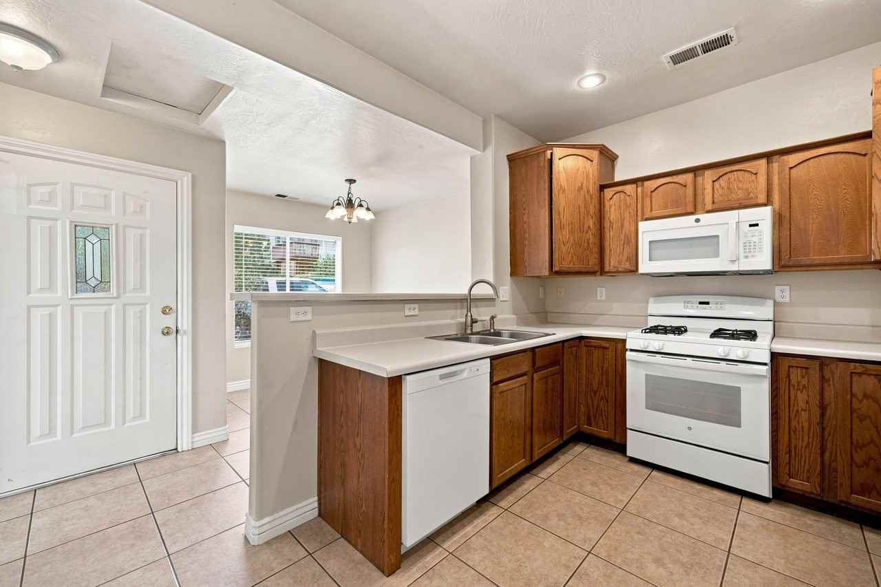 1487 E Payton Way - Photo 3 of 20