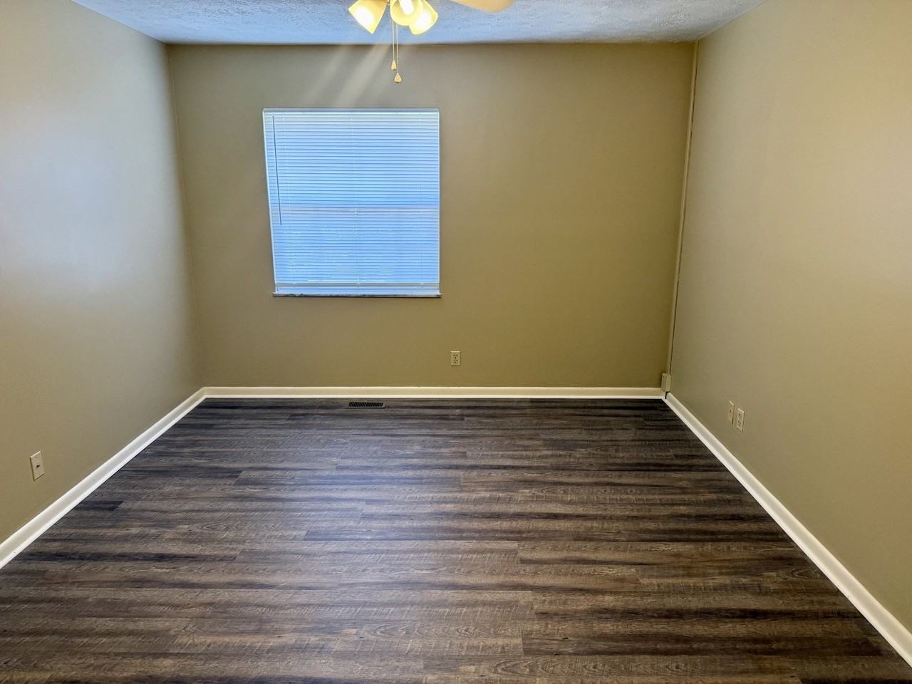 2305 Adams Ave #11 - Photo 4 of 17