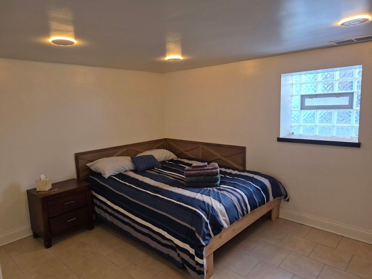 5614 W Melrose St - Photo 2 of 10