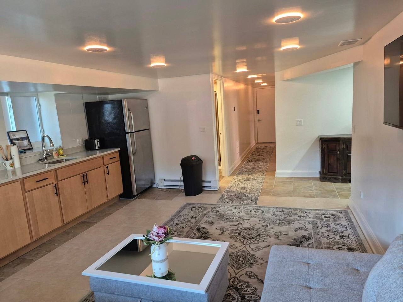 5614 W Melrose St - Photo 3 of 10