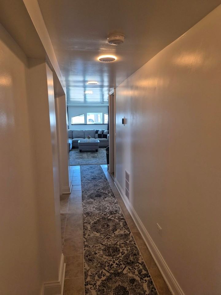 5614 W Melrose St - Photo 5 of 10