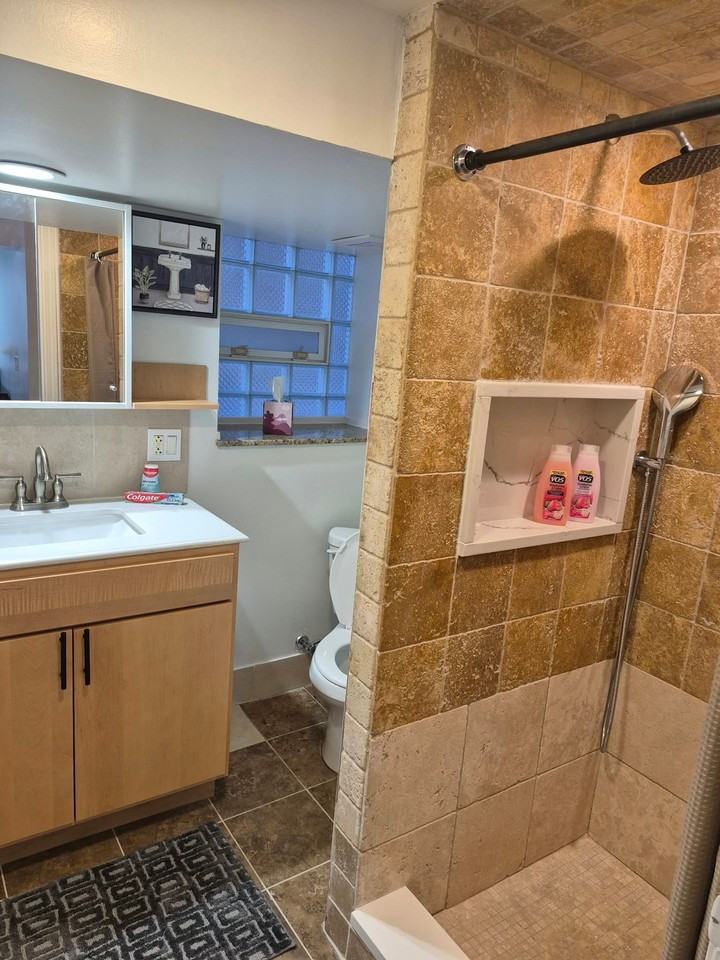 5614 W Melrose St - Photo 6 of 10
