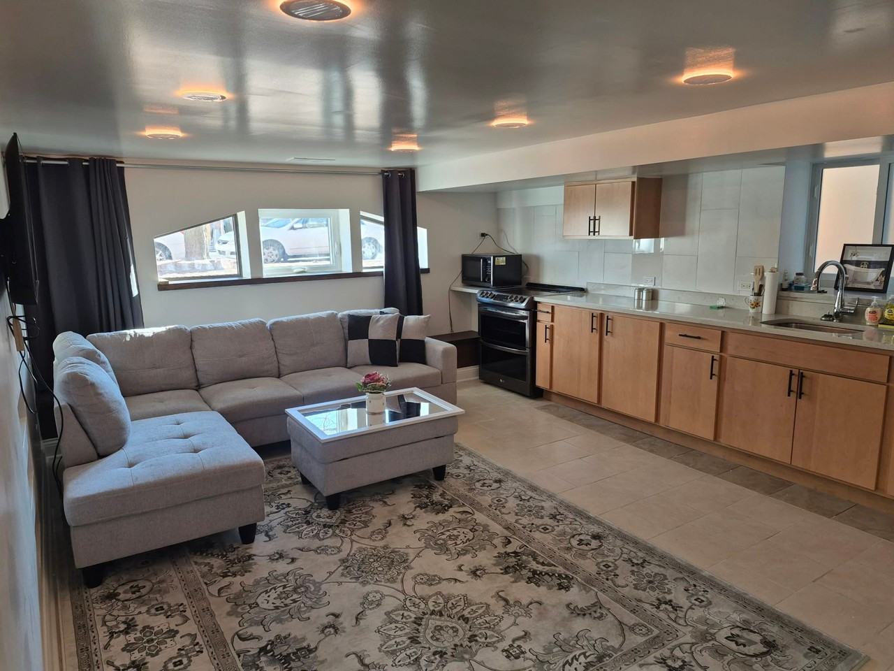 5614 W Melrose St - Photo 7 of 10