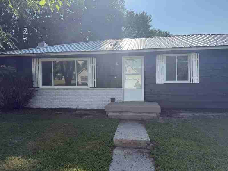 327 N 6th St - Photo 2 of 9