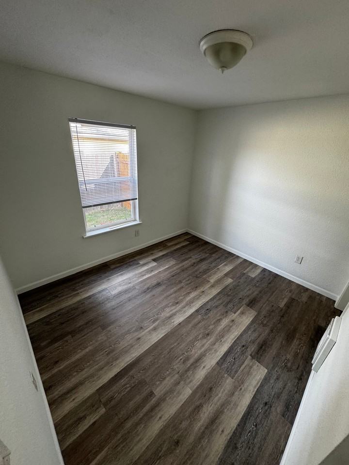 122 N National Ave - Photo 2 of 9