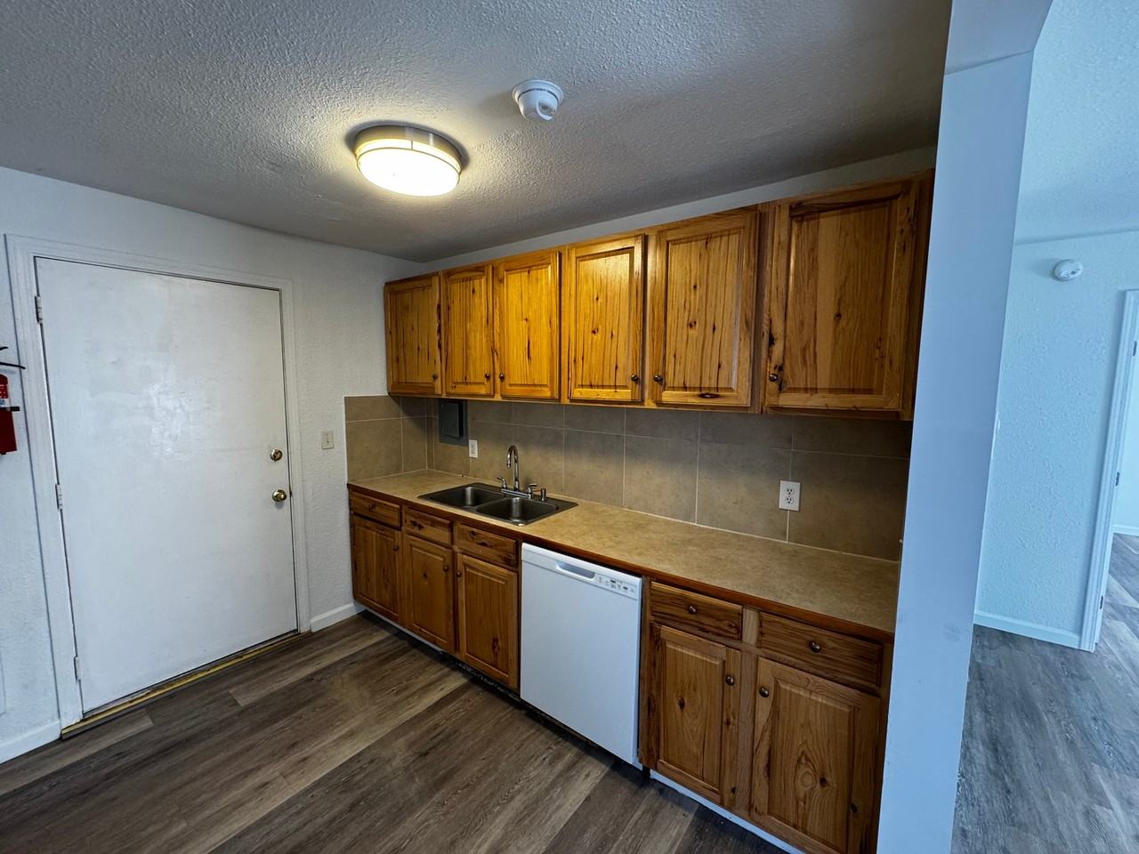 122 N National Ave - Photo 5 of 9