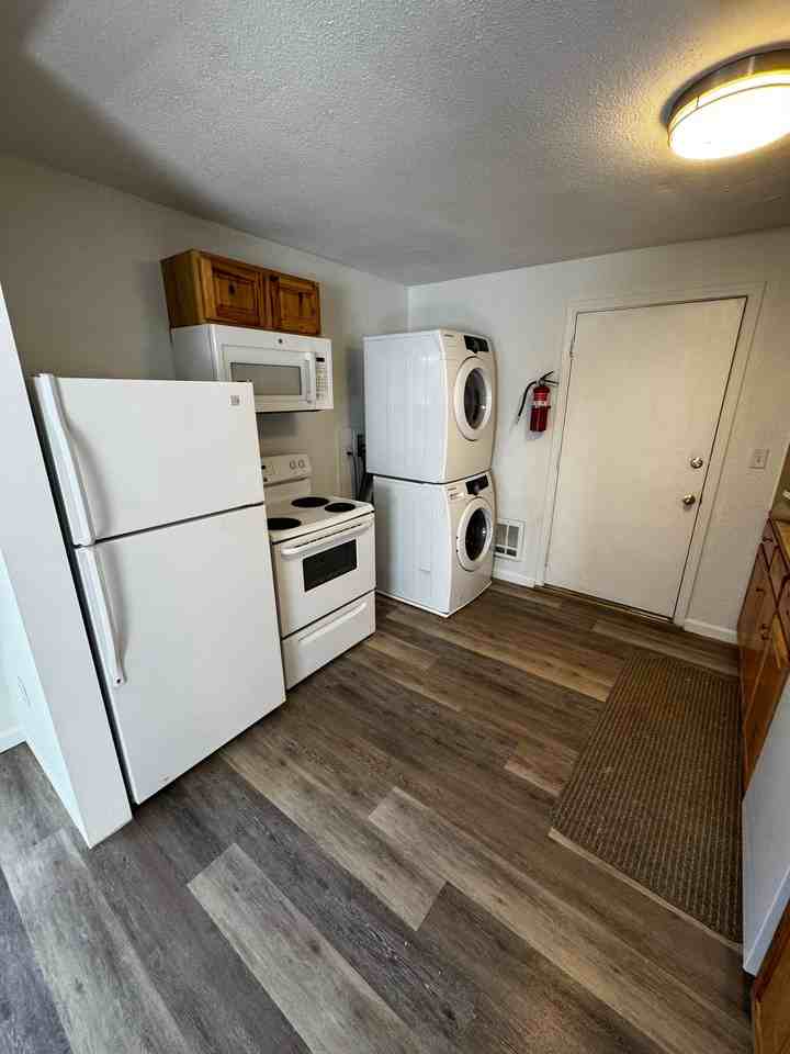122 N National Ave - Photo 6 of 9