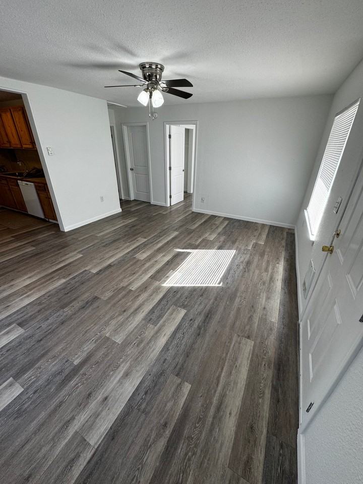 122 N National Ave - Photo 7 of 9