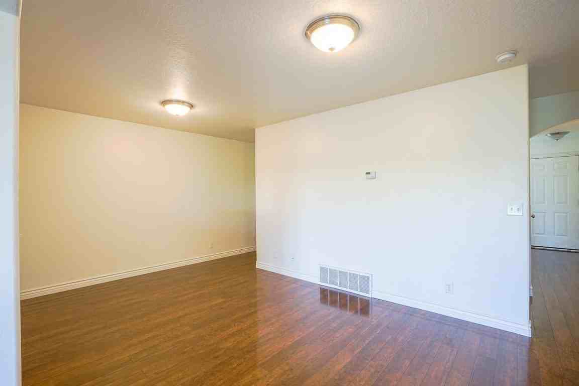 652 W Pimlico Dr - Photo 6 of 49