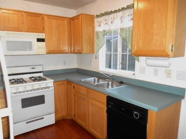 790 Zurich Ln - Photo 2 of 17